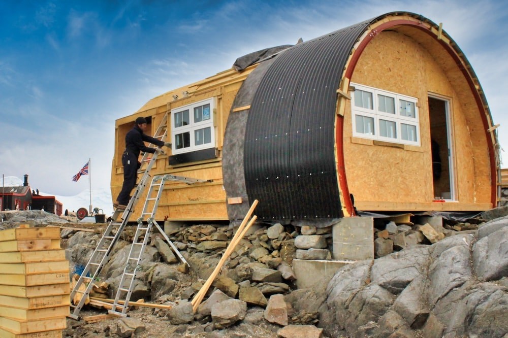 Graham working on the Nissen Hut in 2006