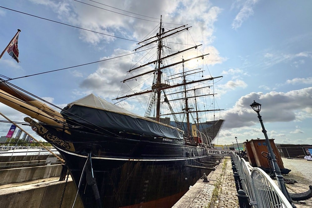 discover in Dundee dry dock (Scotland)