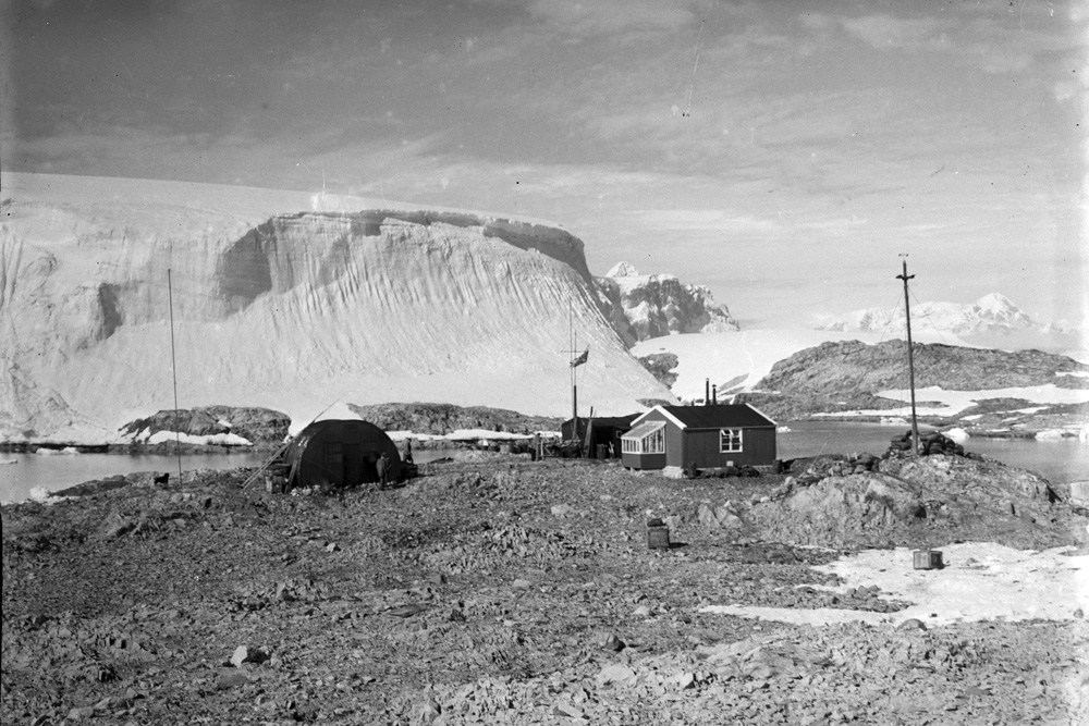 a b&w photo of wordie house in 1947 – part of antarctic climate science history